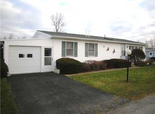 29 Pondview Dr, Bergen, NY 14416