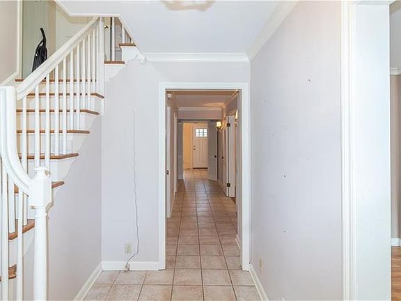 4th image of 5234 Graceland Ave