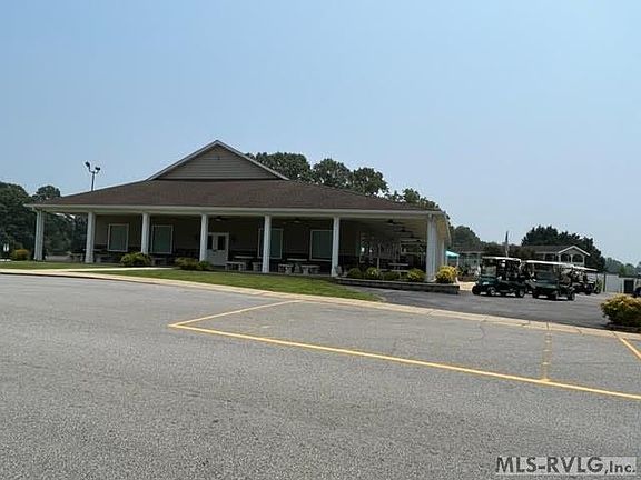 3rd image of 21 Dogwood Dr