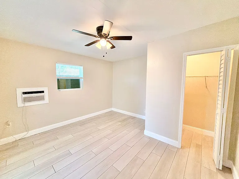 3499 Balboa Cir E — Photo 16