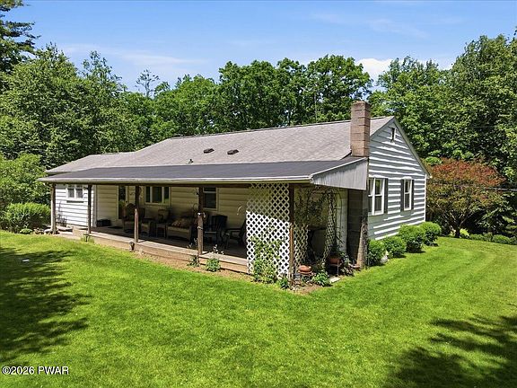 5th image of 1044 Bartonsville Woods Rd