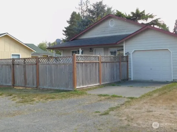 1014 W Spruce Street, Port Angeles, WA 98363