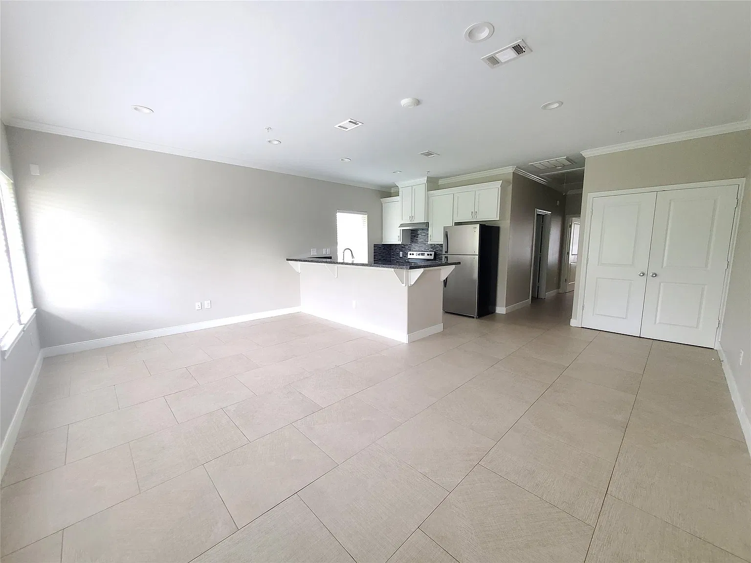 2 bed, 2.0 bath, 932 sqft, $1,175 — Photo 2