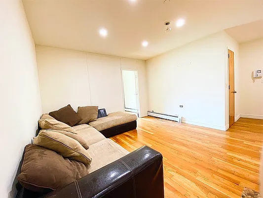 Rented by Bond New York | media 6