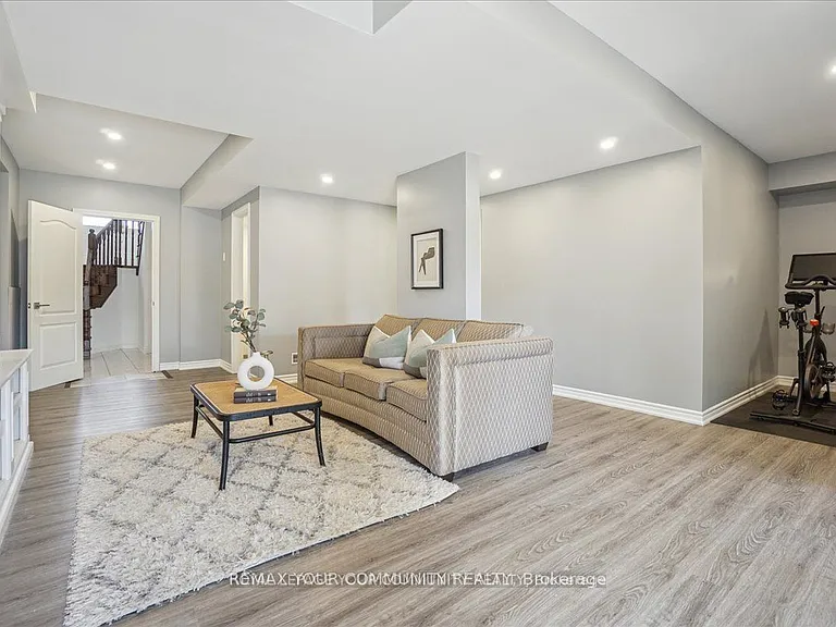 2172 Dawson Cres — Photo 29