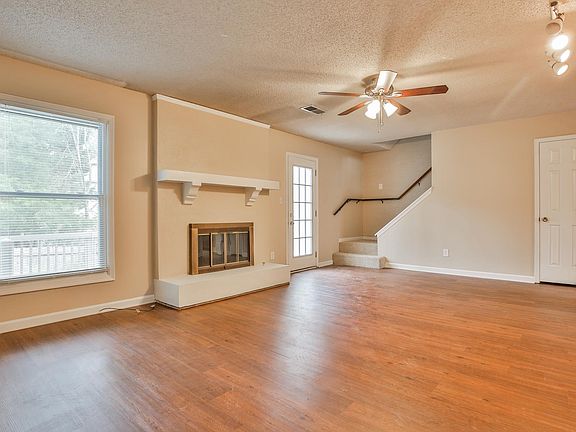 3rd image of 1011 Afton Way SE