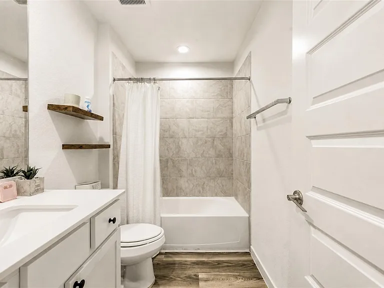 3238 Derry Hill Dr — Photo 37
