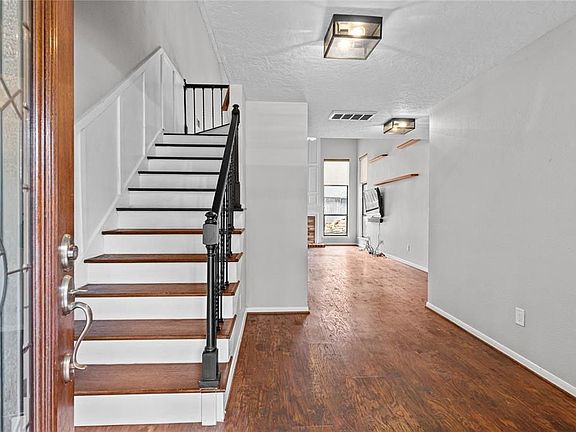 4th image of 503 Earls Court Dr