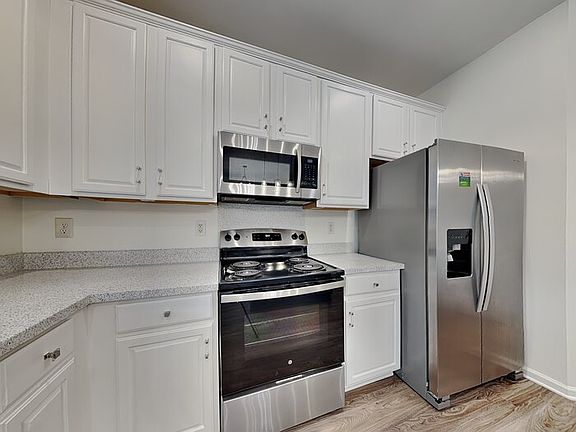 5th image of 5859 Crimson Oak Ct