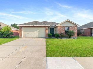 104 Ringneck Dr, Sanger, TX 76266