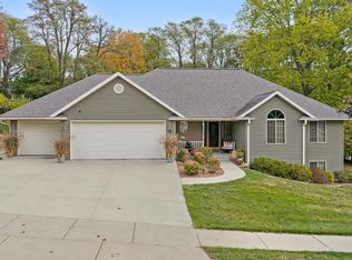 2100 Sunset Dr, Reedsburg, WI 53959