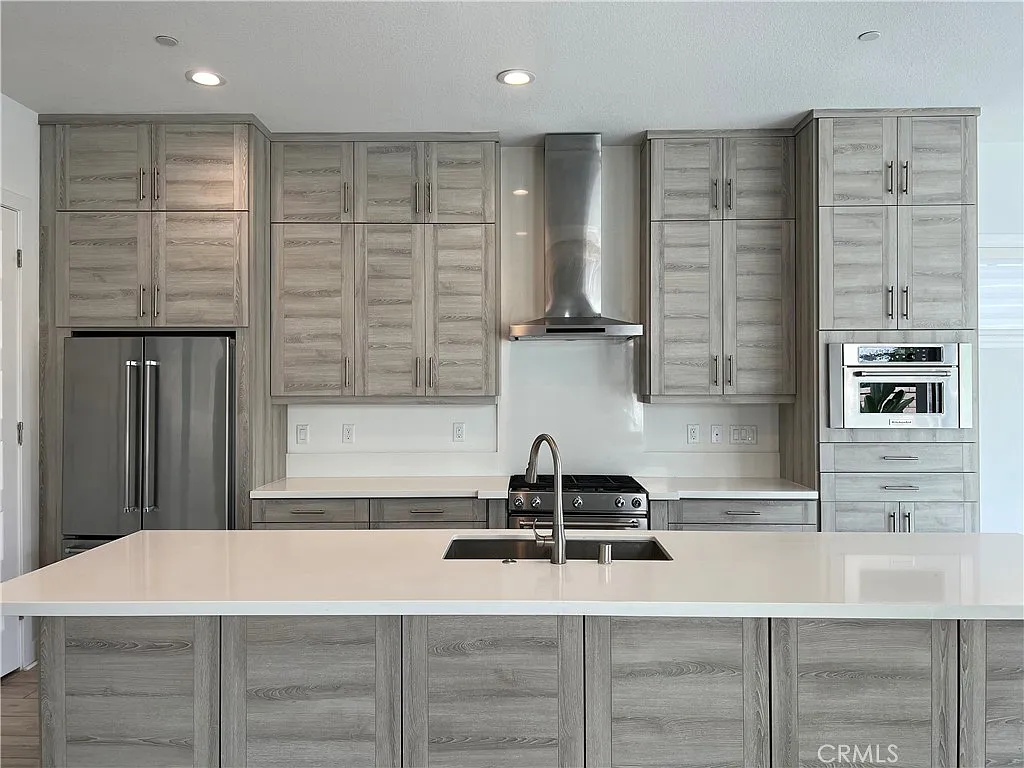 4 bed, 5.0 bath, 3037 sqft, $7,850 — Photo 3