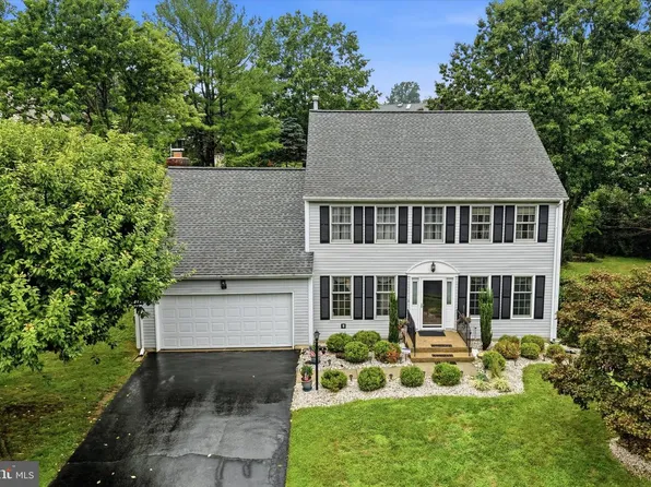 4 Moss Ct, Newark, DE 19711