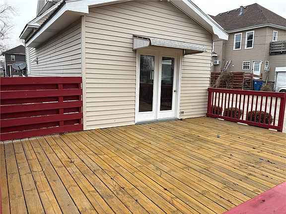 3rd image of 309 E Maple St