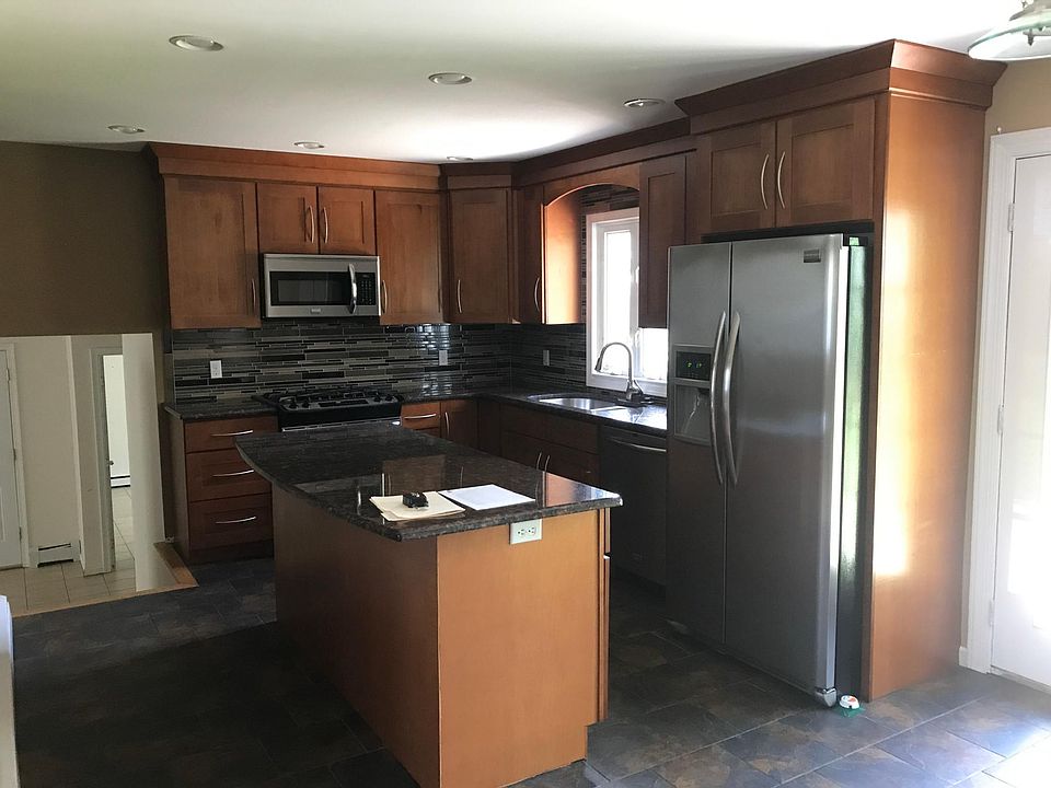 2nd image of 18 Azalea Rd