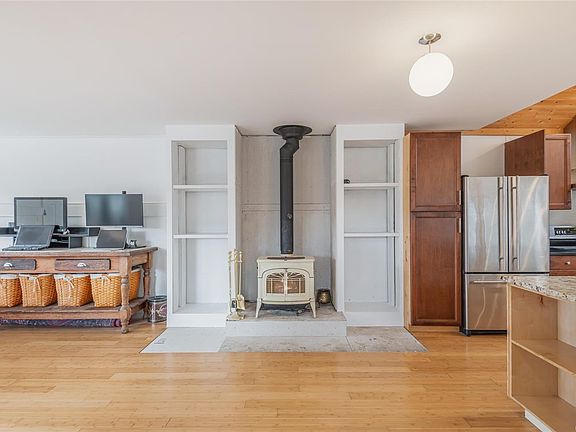 5th image of 4102 Burde St