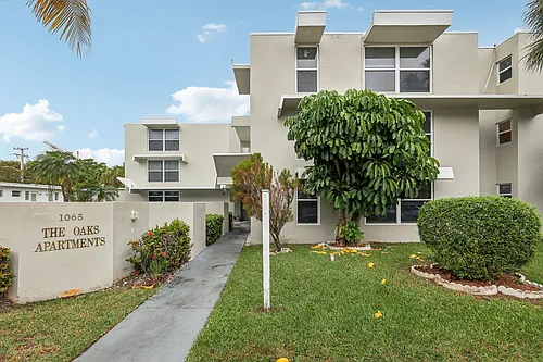 The Oaks Apartments Photo 1