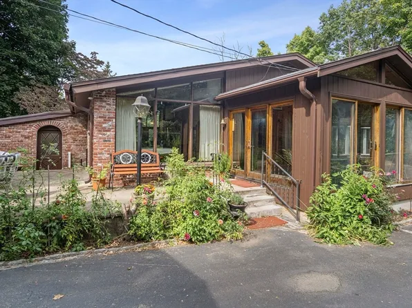 9 Bruno Ter, Woburn, MA 01801