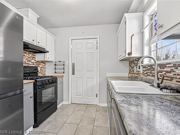3rd image of 313 Cherrybark Pl