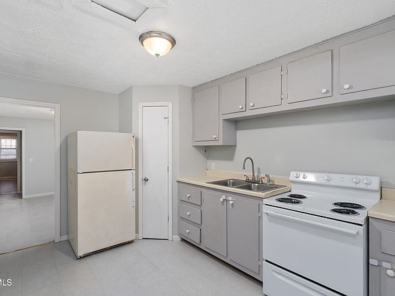 4th image of 601 Fairview Ave #3