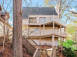 757 NW South Shore Dr, Lake Waukomis, MO 64151