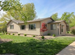 7012 Milburn Rd Ne, Cedar Rapids, IA 52411