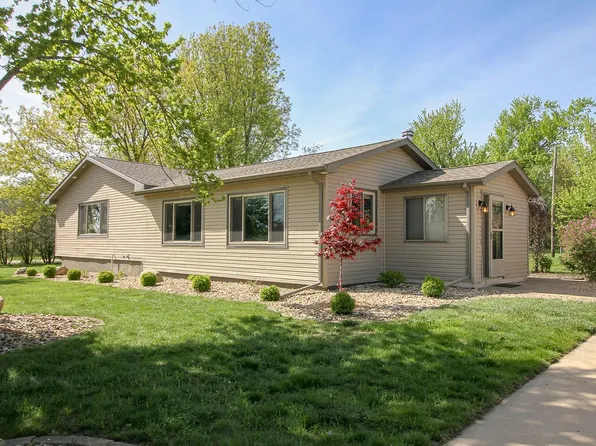 7012 Milburn Rd Ne, Cedar Rapids, IA 52411