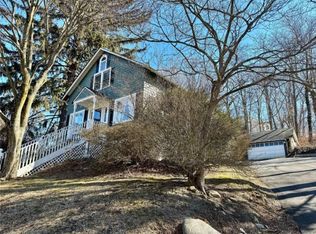 27 Reeves Rd, Port Jefferson, NY 11777