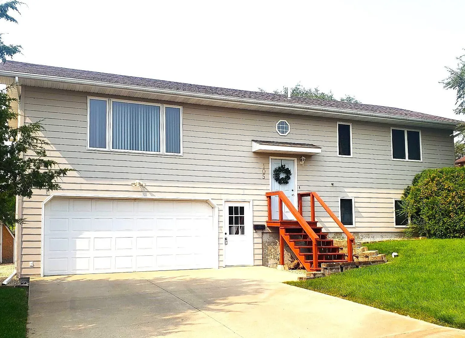 3 bed, 2.5 bath, 1975 sqft, $1,950 — Photo 2