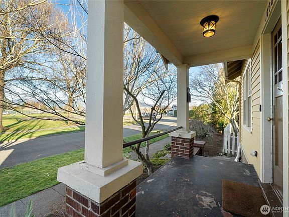 3rd image of 1730 Hillcrest Avenue