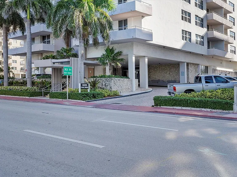 9225 Collins Ave #706 — Photo 34