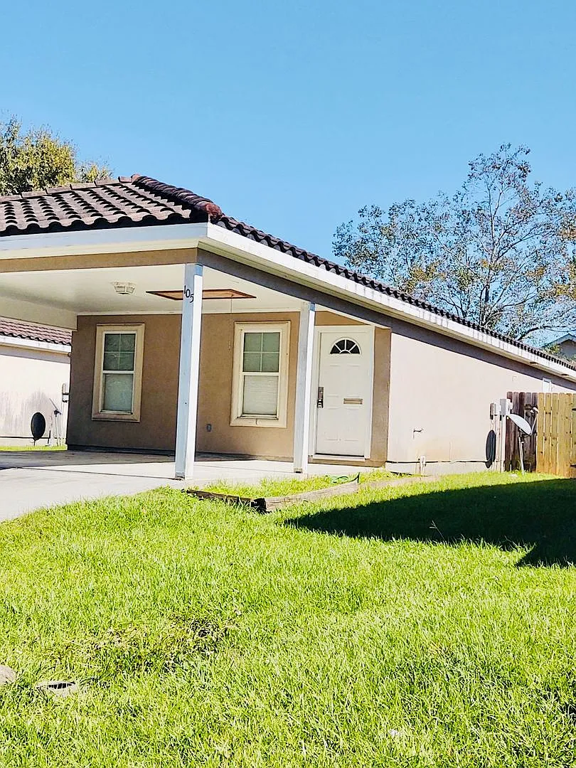 Don't Miss Out On This Amazing 3 Bedroom 2 Bath Home! — Photo 1