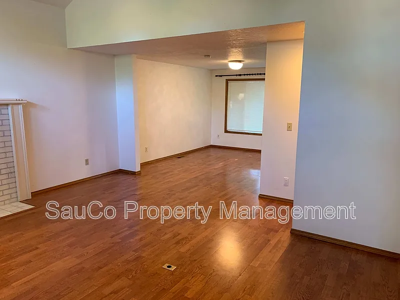 3 bed, 2.5 bath, 2005 sqft, $2,795 — Photo 3