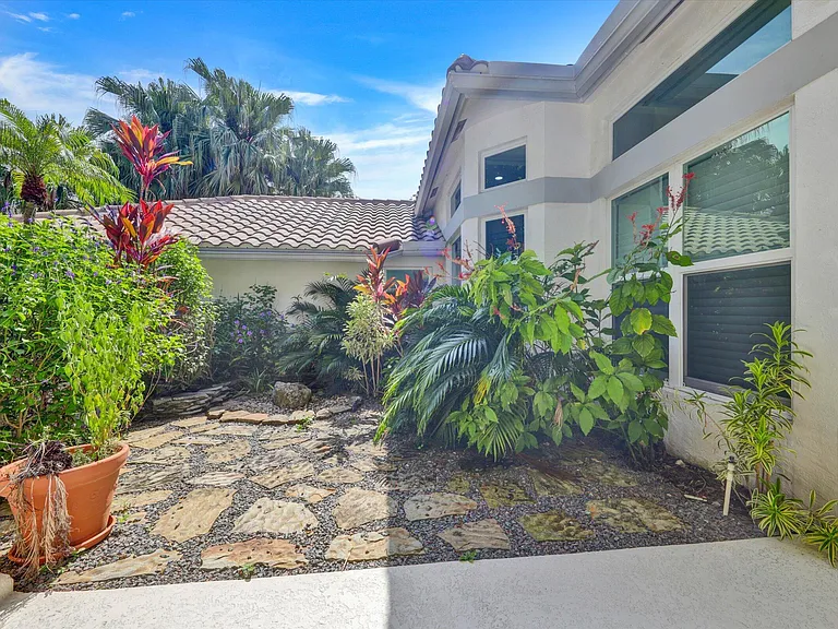 10370 NW 50th Ct — Photo 8