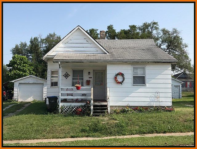 1st image of 420 W Missouri St