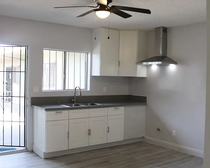 8100 S Western Ave — Photo 7