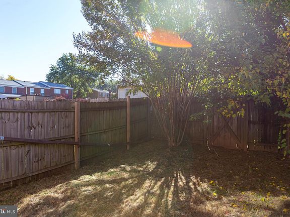3rd image of 19 Oak Dr