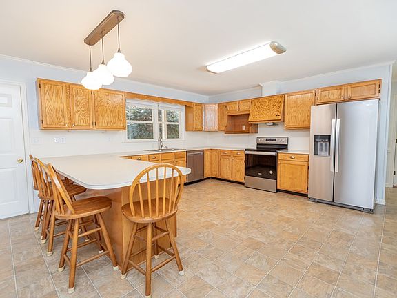 3rd image of 79 Maplewood Ct