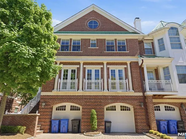 900 Heights Ln, Tenafly, NJ 07670