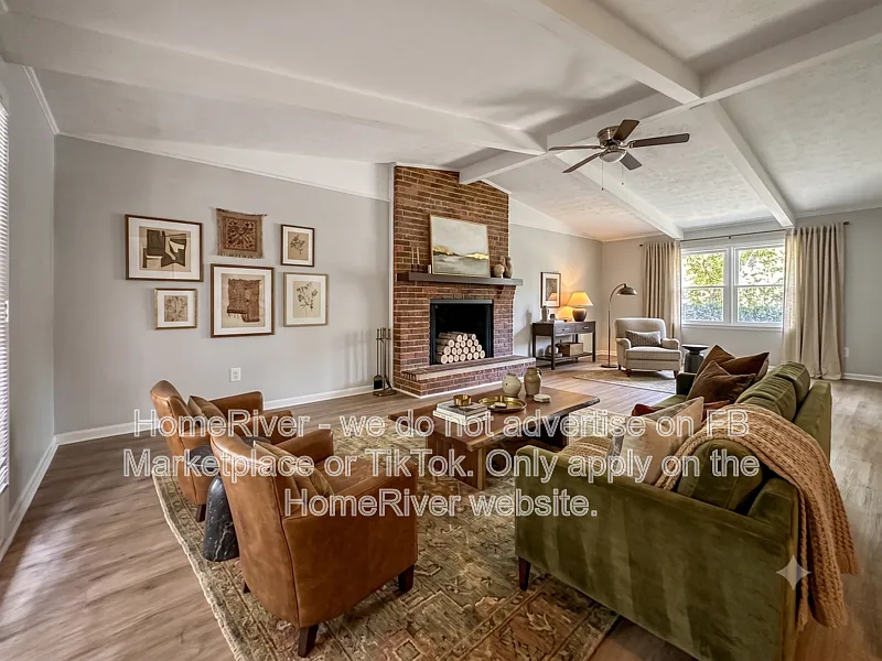 3 bed, 2.0 bath, 1862 sqft, $2,180 — Photo 2