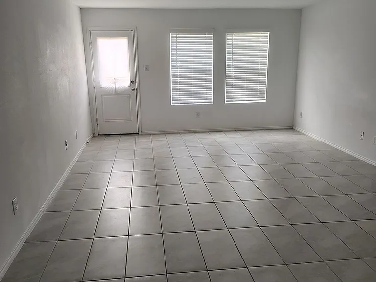 142 Plumcove Dr — Photo 8