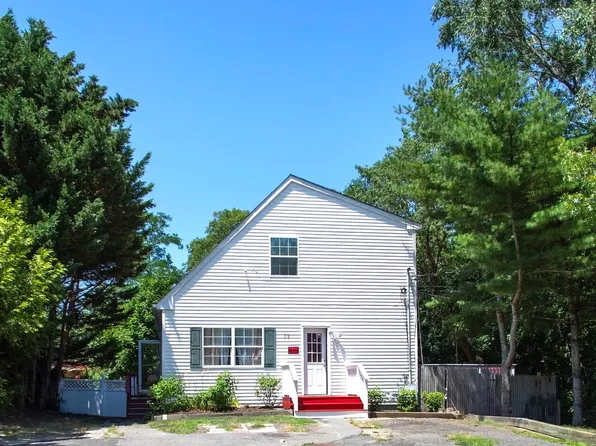 32 Birch Court, Riverhead, NY 11901