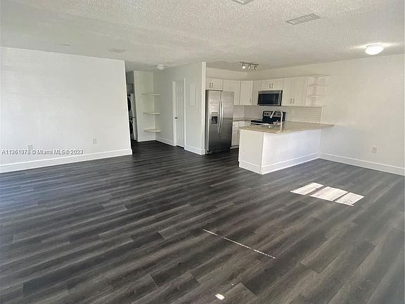 4th image of 11915 NE 12th Ct #11917