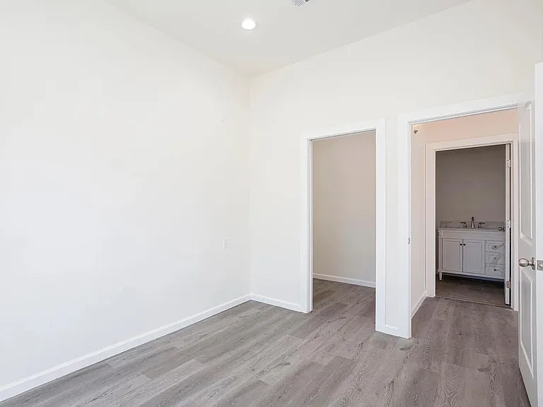 2757 Paloma St — Photo 16