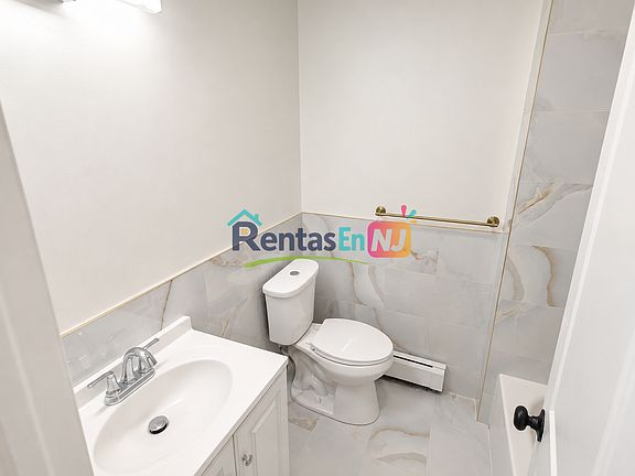 3rd image of 529 E Jersey St #1A