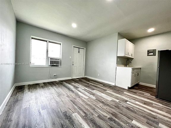 5th image of 2901 NW 18th St APT 25