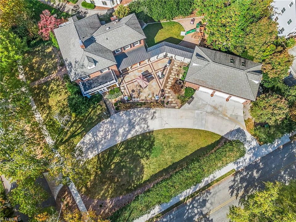 1st image of 602 A Hillcrest Dr #600