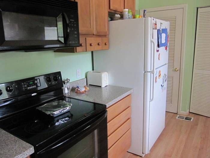 1st image of 6129 Middlerose Cir
