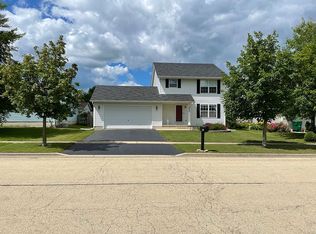 2429 Glen Cir W, Sycamore, IL 60178