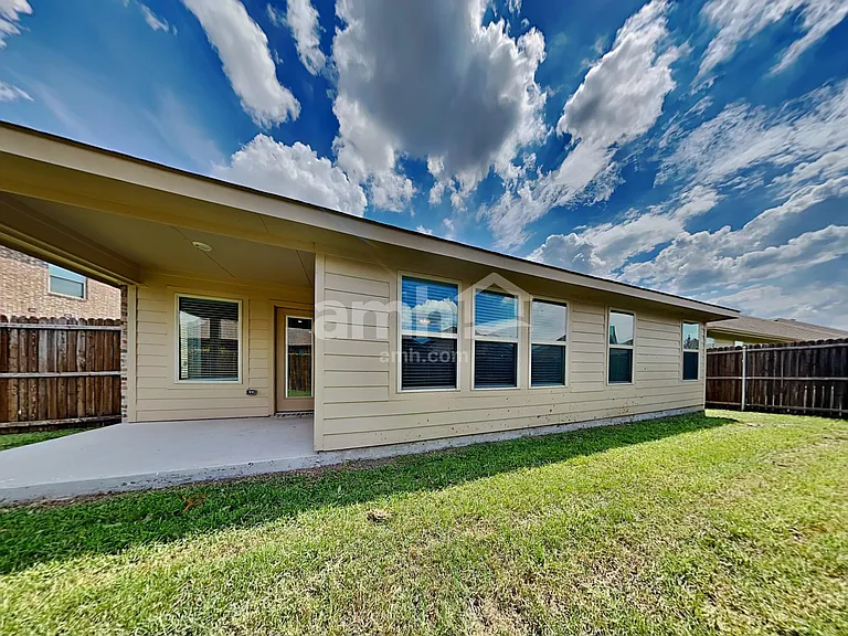 463 Silverstone Dr — Photo 19